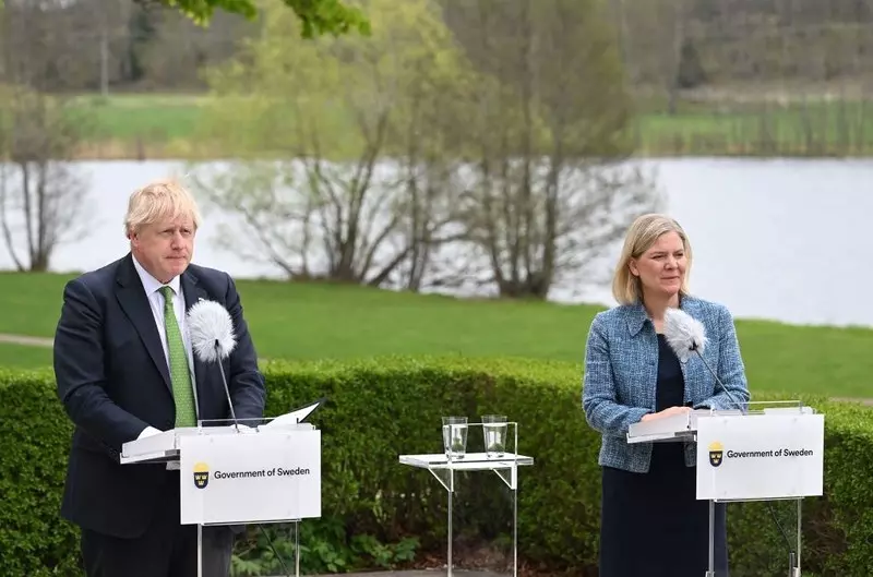 UK and Swedish prime ministers sign 'political declaration of solidarity'