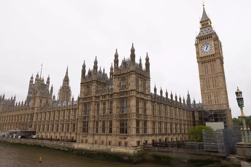 Rząd UK do Izby Lordów: "Przenieście się poza Londyn na czas renowacji Parlamentu"