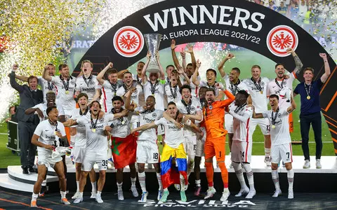 Football LE: The trophy for Eintracht Frankfurt