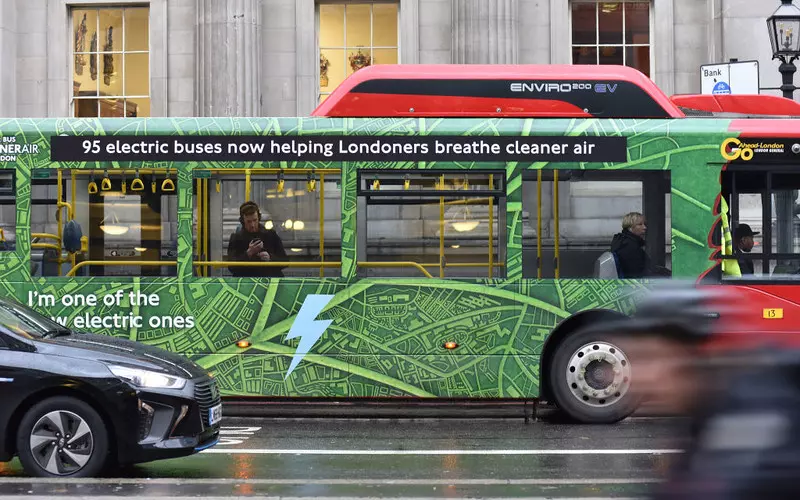 Londyn: Zapalił się elektryczny autobus. Chwilowo wycofano z użytku całą flotę
