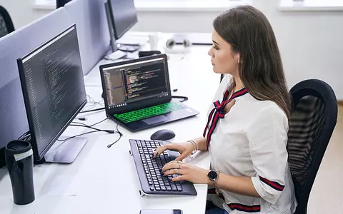 Analysis: Poland low in the ranking of women employment in IT