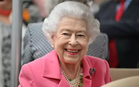 Queen on hunt for live-in housekeeper paid £7.97 per hour