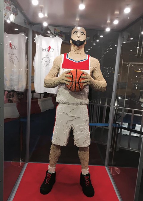 Marcin Gortat unveiled in Lodz your figure ... with Lego