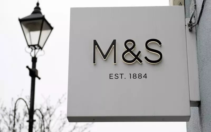 Marks & Spencer zamyka kolejne sklepy i stawia na zakupy w sieci