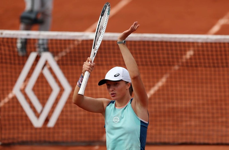 French Open: Hurkacz i Świątek awansowali do trzeciej rundy