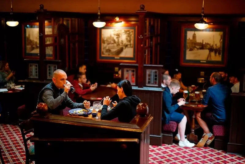 Rat at Wetherspoon’s causes absolute chaos as it scurries over people’s feet