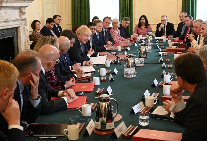 UK: Ministrowie nie muszą już rezygnować za drobne naruszenie standardów