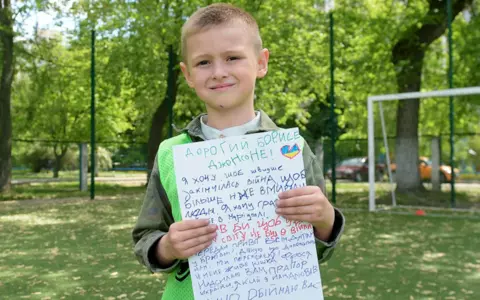 Six-year-old from Mariupol in letter to Johnson: "I wish people would never die"