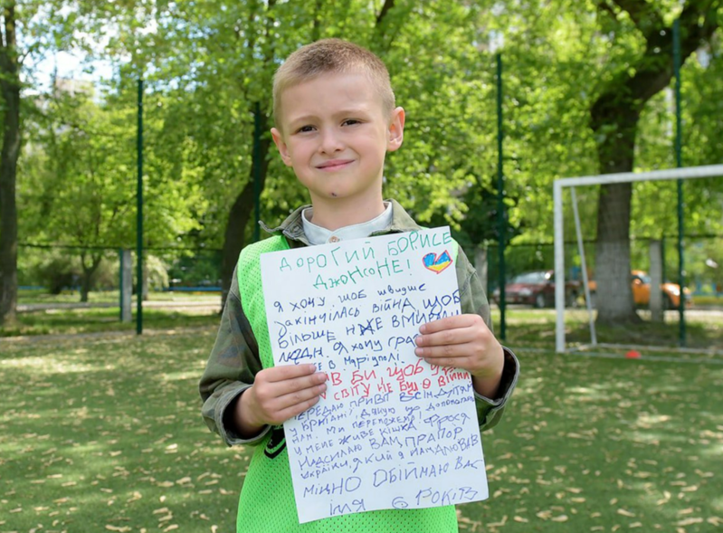 Six-year-old from Mariupol in letter to Johnson: "I wish people would never die"