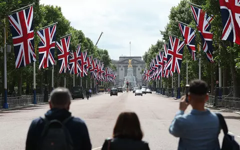 UK’s Jubilee Bank Holiday May Nudge Economy Into a Contraction