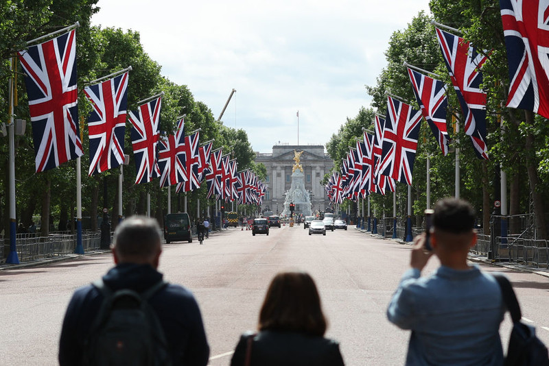 UK’s Jubilee Bank Holiday May Nudge Economy Into a Contraction