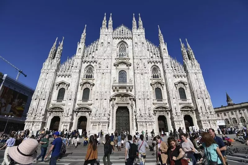 Włochy: Polak odpowie za wspinaczkę na szczyt katedry w Mediolanie