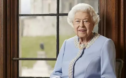 Elizabeth II's message and portrait on the eve of Platinum Jubilee celebrations