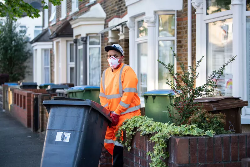 Platynowy Jubileusz: Kiedy w Londynie odbierane są śmieci podczas długiego weekendu?