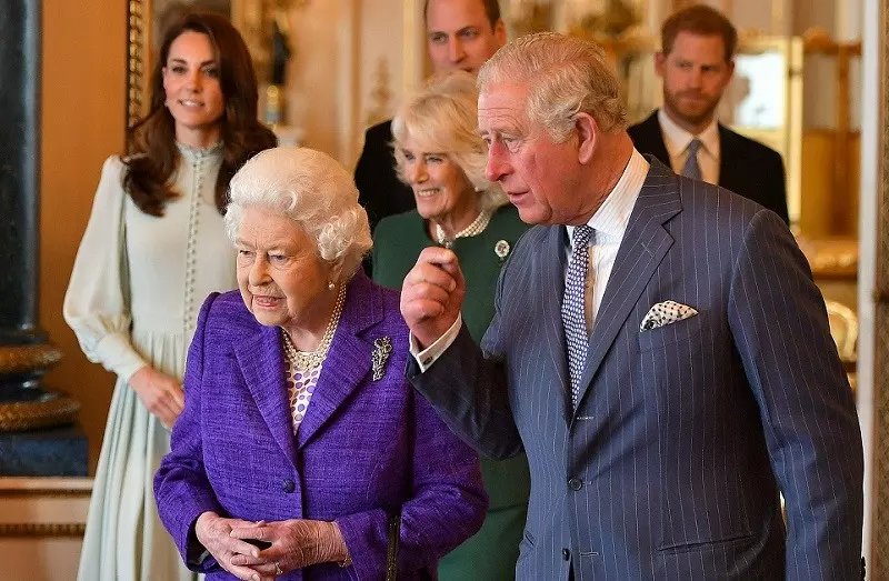 Ekspert: To Elżbieta II wciąż decyduje o sprawach rodziny królewskiej