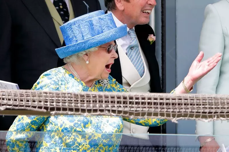 Elżbieta II nie pojedzie także na wyścigi konne do Epsom Downs