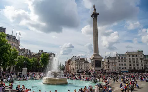 UK police briefly evacuate London's Trafalgar Square over suspect car