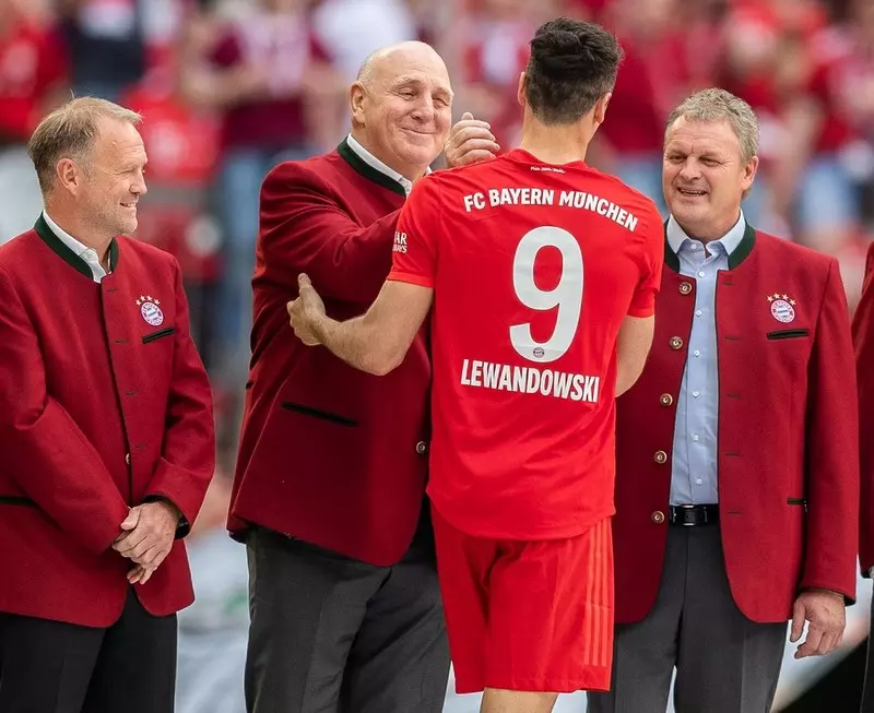 Hoeness is counting on a strong Bayern with Lewandowski in the squad