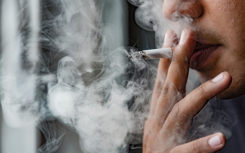 Legal smoking age could be raised to 21 in bid to make UK smoke-free by 2030