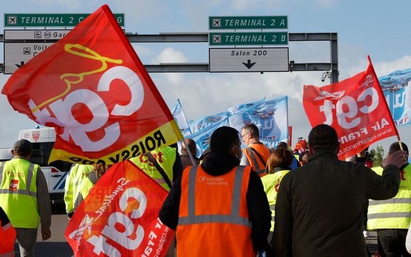 Paris: Roissy-Charles de Gaulle airport workers strike. Every fourth flight is canceled