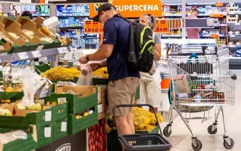 Report: Poles buy at discounters more often, but are less loyal to them