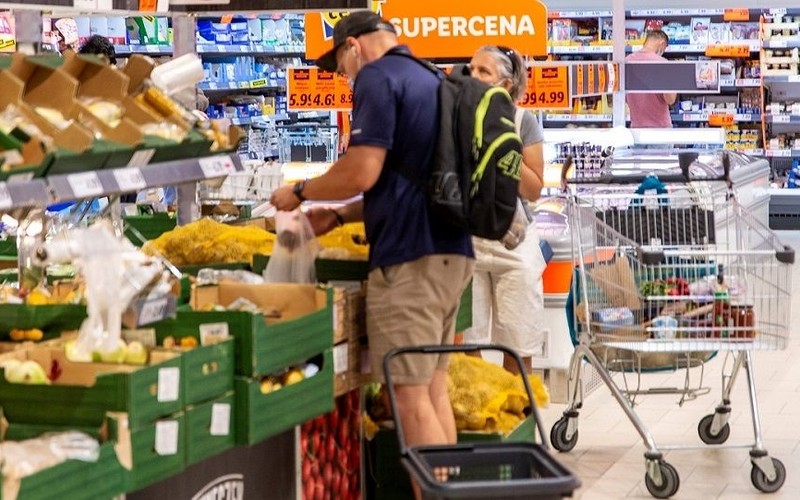 Report: Poles buy at discounters more often, but are less loyal to them