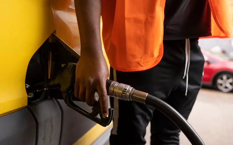 Londyn: Stacja paliw sprzedaje olej napędowy za prawie £2,5 za litr