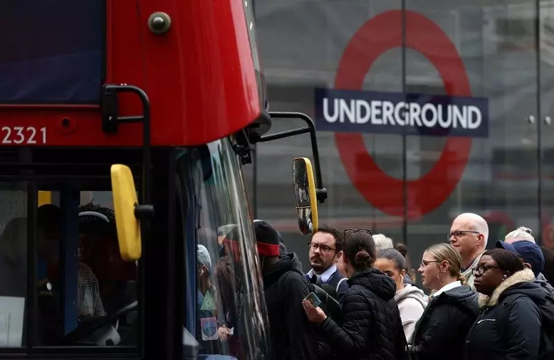 Burmistrz Londynu: "Bez pomocy rządu, trzeba będzie ograniczyć kursowanie metra i autobusów"