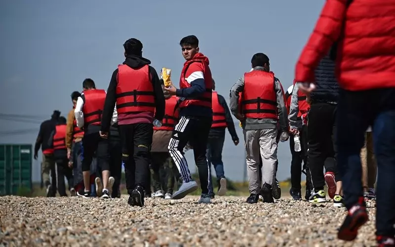 At the time when 7 immigrants could not be returned, 444 more came
