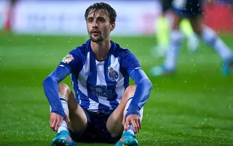 Fabio Vieira: Porto confirm £34m sale of midfielder to Arsenal