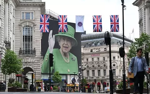 Queen Elizabeth II left the Royal Ascot horse racing for the first time