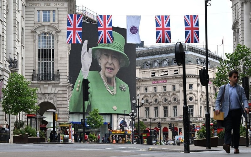 Królowa Elżbieta II po raz pierwszy opuściła wyścigi konne Royal Ascot
