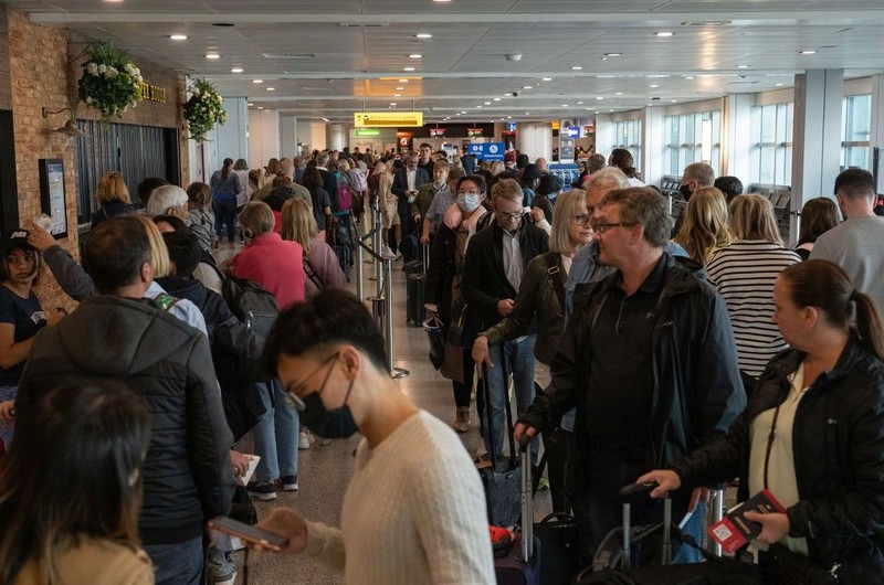 Podróże lotnicze będą utrudnione przynajmniej przez rok? Tak twierdzi szef Heathrow
