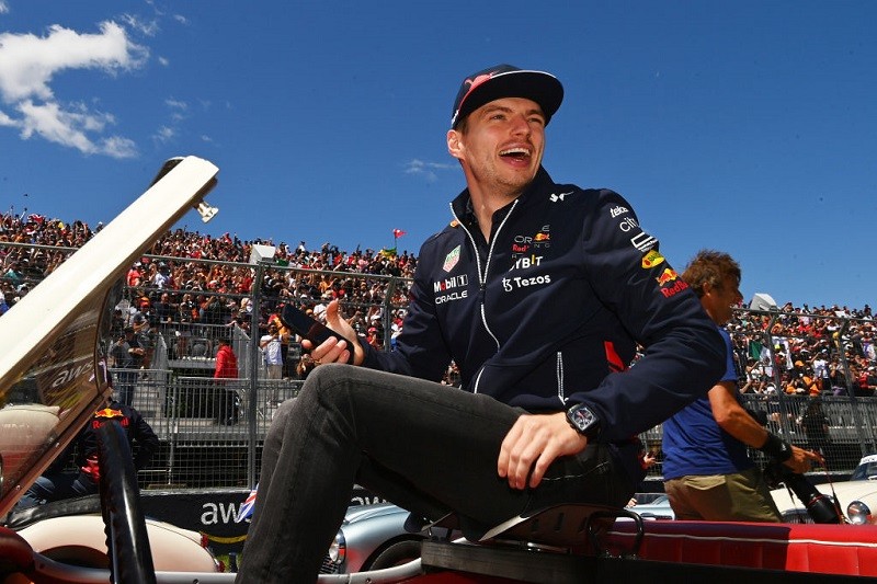 Canadian GP: Verstappen holds off Sainz to win tense race