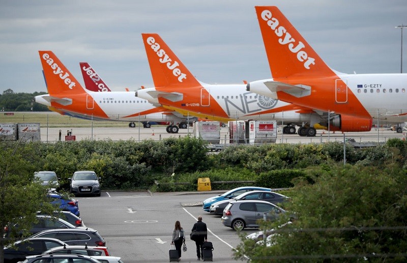 EasyJet to cut more flights over summer holidays