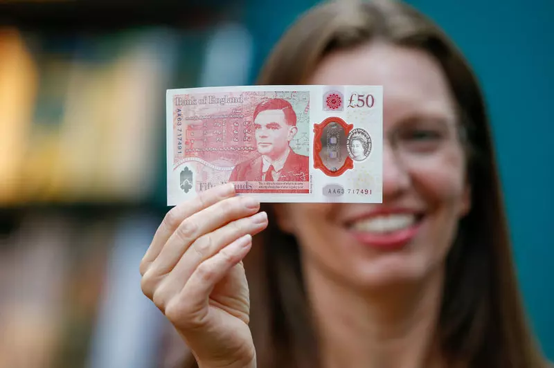 £14 mld w papierowych banknotach wciąż w obiegu. Wkrótce stracą ważność