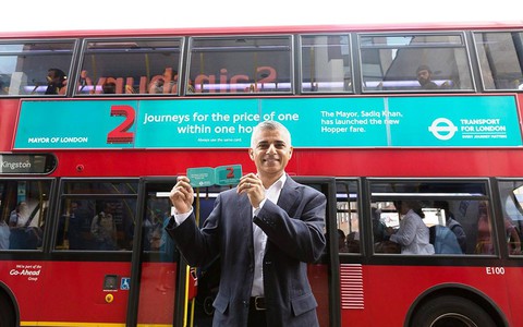 Od dziś obowiązują godzinne bilety autobusowe. Burmistrz Londynu nazywa je "przełomem"