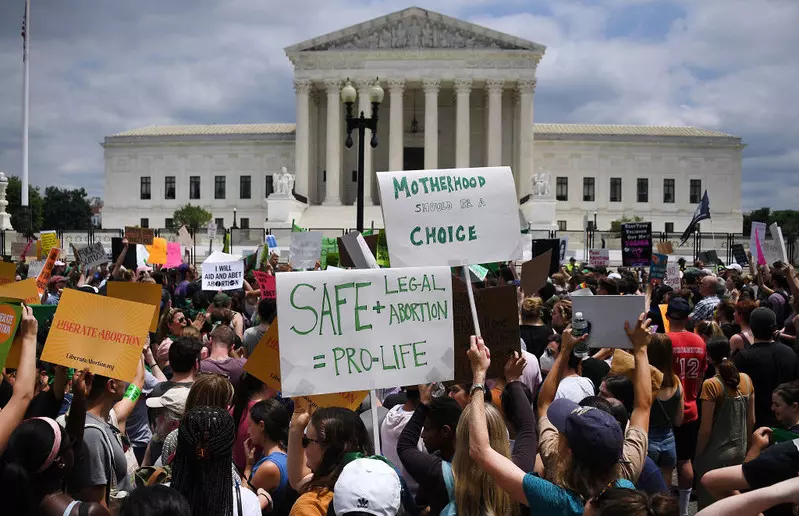 USA: Sąd Najwyższy zniósł konstytucyjne prawo do aborcji