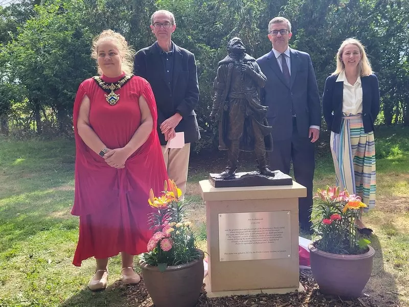 Anglia: Pomnik Jana Kochanowskiego stanął w rodzinnej miejscowości Szekspira
