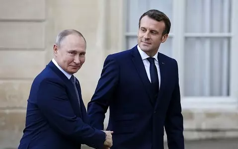 A conversation between Emmanuel Macron and Vladimir Putin for a few days before the invasion