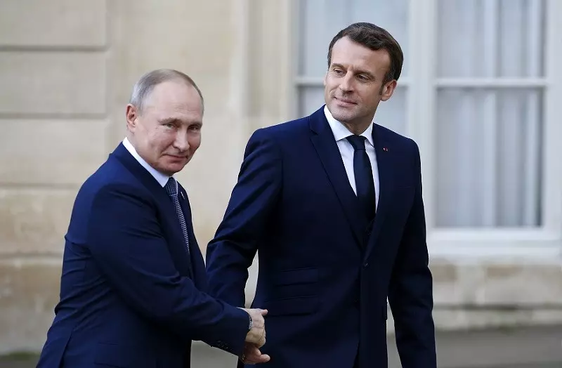 A conversation between Emmanuel Macron and Vladimir Putin for a few days before the invasion