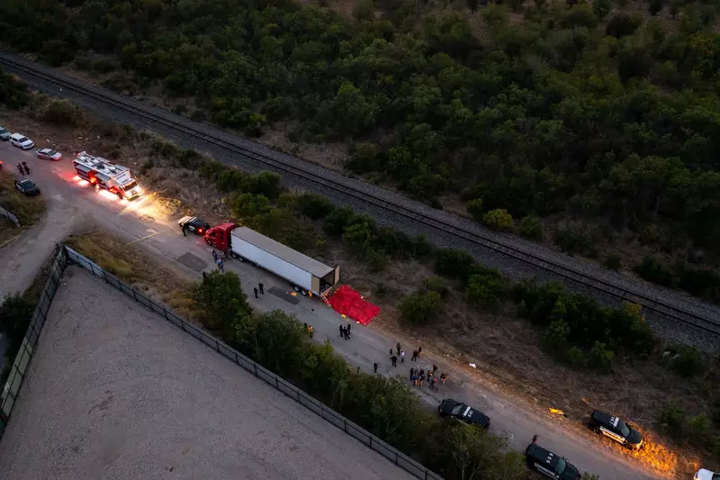 USA: 46 ciał martwych ludzi odkryto w półciężarówce w upalnym San Diego