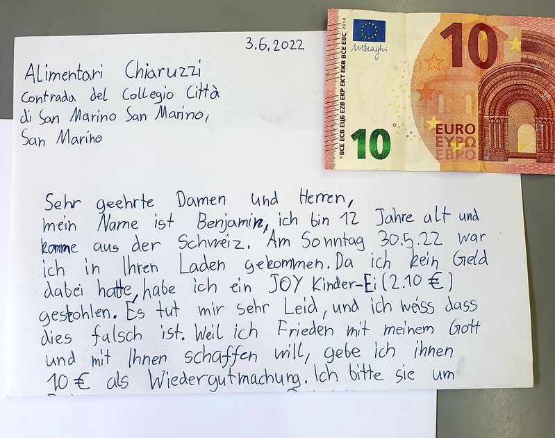 Nastolatek, który ukradł jajko z niespodzianką, wzruszył sklepikarza do łez