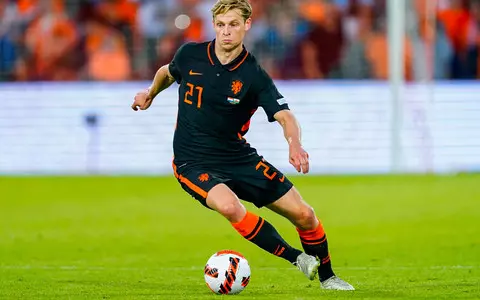 Media: The Dutchman de Jong from Barcelona is getting closer to Manchester United