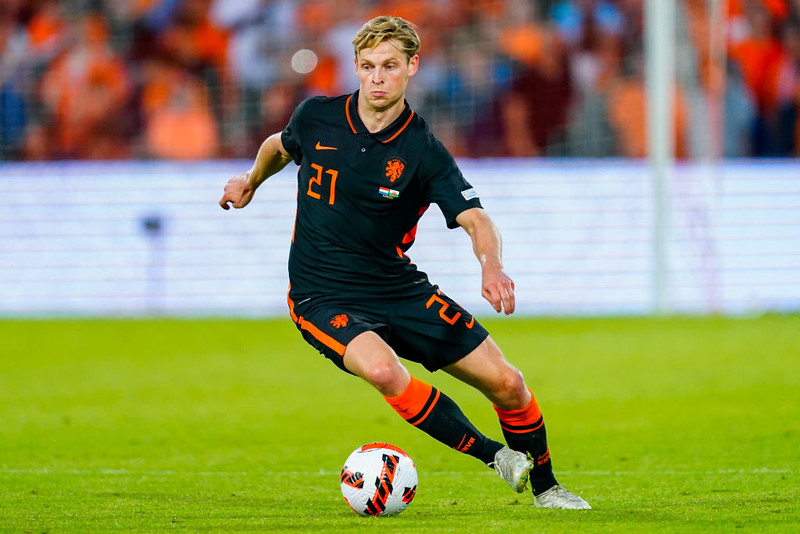 Media: The Dutchman de Jong from Barcelona is getting closer to Manchester United