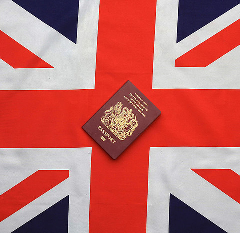 Brexit: Brytyjczycy szykują się do zmiany paszportów