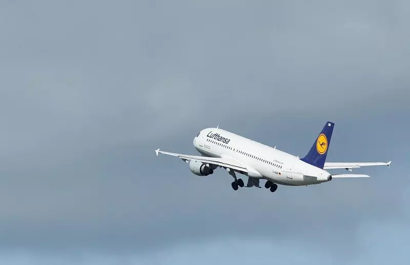 Mniej lotów i droższe bilety. Tak Lufthansa chce opanować lotniskowy chaos