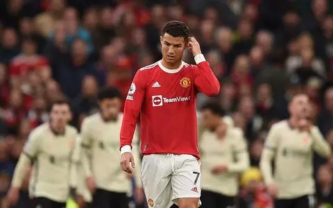 Cristiano Ronaldo asks to leave Manchester United 