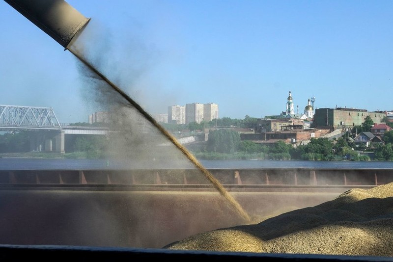 Rosyjski statek przewożący ukraińskie zboże zatrzymany przez tureckich celników