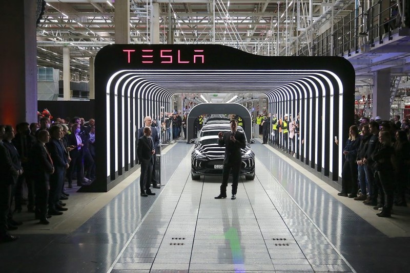 Germany: Tesla, through poor work organisation, temporarily closes its factory, three months after o